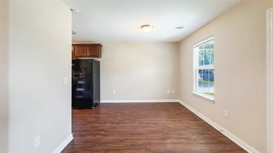Building Photo - 7406 Blue Jay Dr