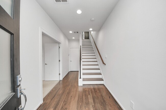 Building Photo - 1315 Nagle St