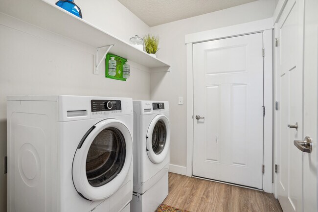 2 bedroom 2 bath washer/dryer - Meadows at American Fork