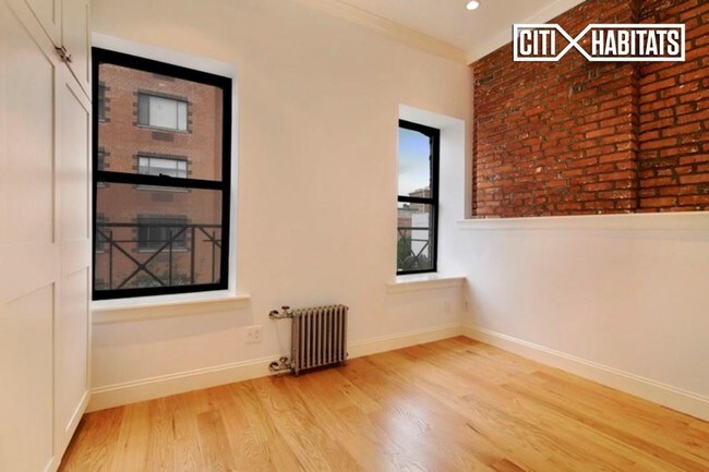 Building Photo - 264 Elizabeth St