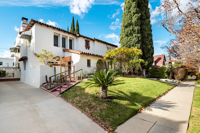 Building Photo - 117 N Orange Dr
