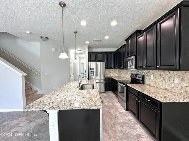 Building Photo - 7111 Fleur Cove Dr