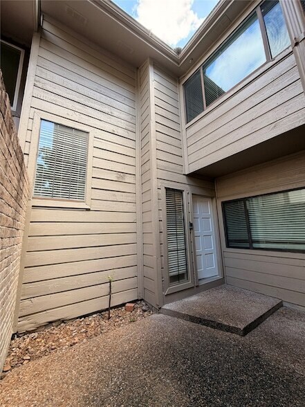 Building Photo - 12625 Memorial Dr