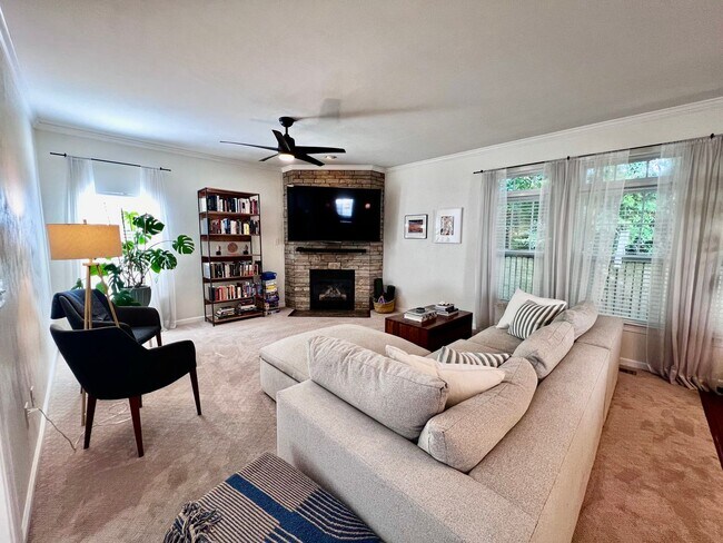 Foto del edificio - Charming 4 Bedroom home Near Virginia Beac...