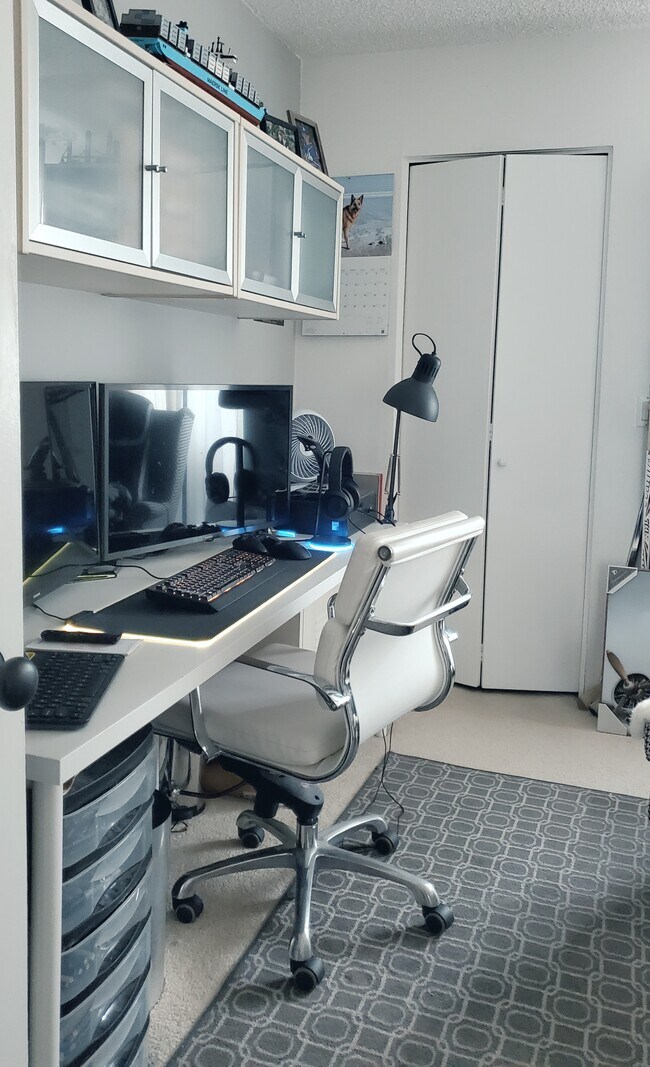 Office space in second bedroom - 3601 W Hidden Ln