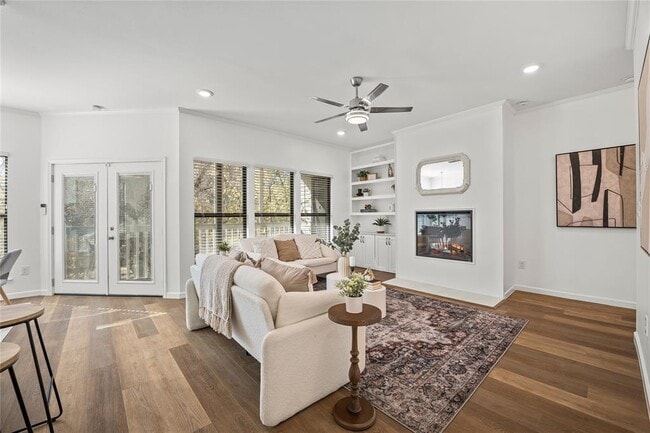 Foto del edificio - 6501 Columbia Oaks Ct