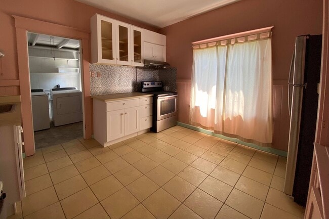 Kitchen, Stove and Fridge included - 2149 Russell St