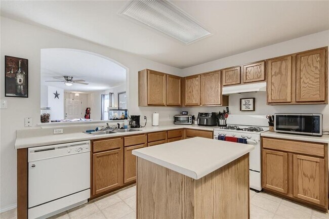 Foto del edificio - 129 Steven Street, Hutto, TX 78634 - 3 BR ...