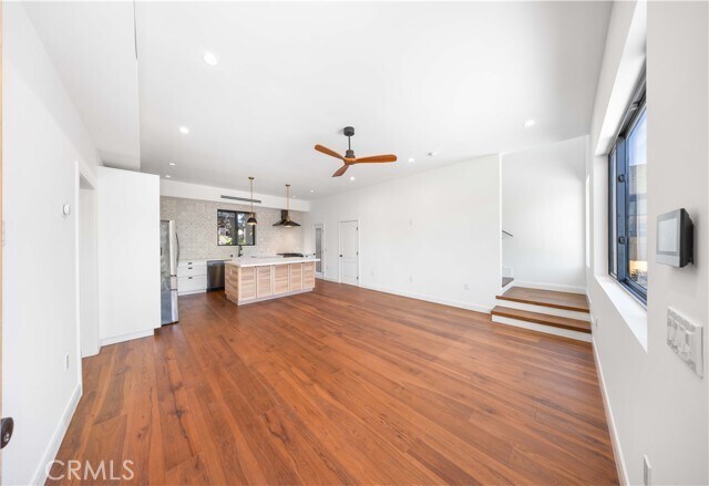 Foto del edificio - 7503 Hesperia Ave