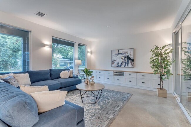Building Photo - 5514 Avenue H