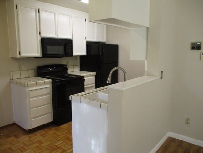 Building Photo - 2 Bedroom Fremont Home is close to everyth...