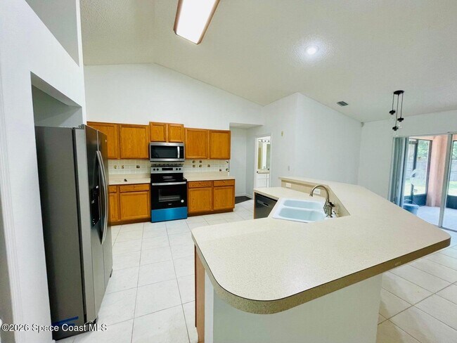 Foto del edificio - 670 Elmont St NW