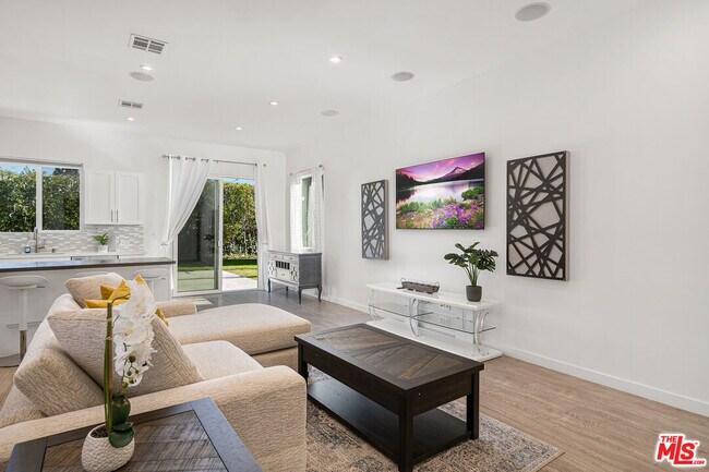 Foto del edificio - 5202 Topeka Dr