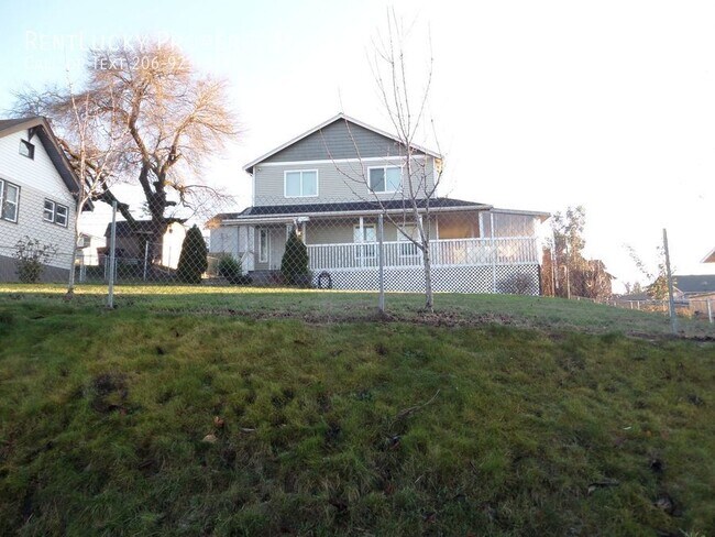 Foto del edificio - Incredible 3 Bedroom  Home w/Fenced Yard a...
