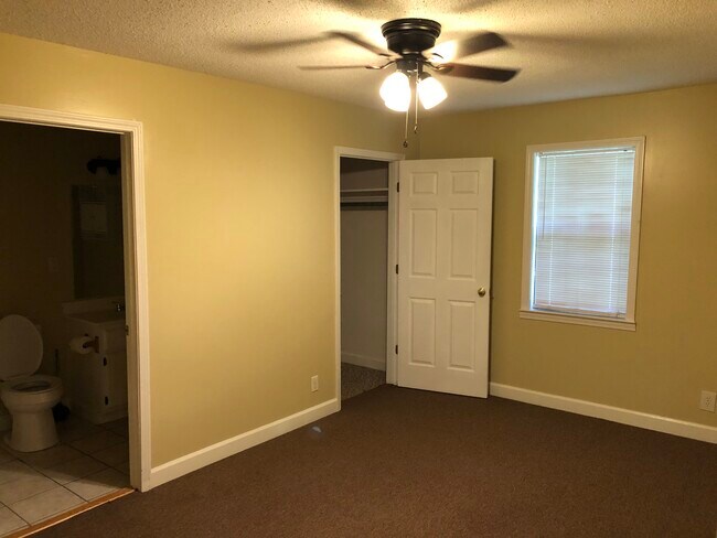 Building Photo - 122a Free Will Ln