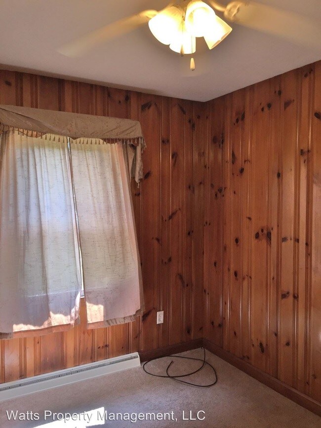 Building Photo - 3 br, 1 bath House - 216 W Spencer Road