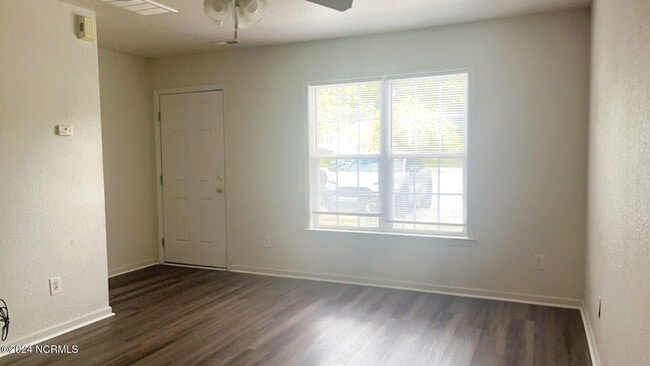 Building Photo - 60 Rainbow Dr