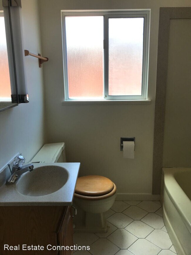 Building Photo - 3 br, 1 bath House - 1344 Blackfield Drive