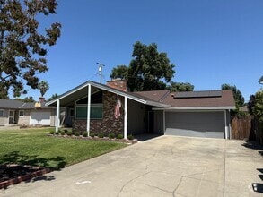 Building Photo - 1511 Deerwood St