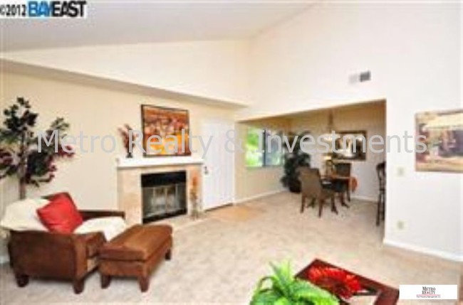 Building Photo - 211 Compton Cir