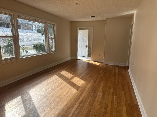 Foto del edificio - 970 Long Cres Dr