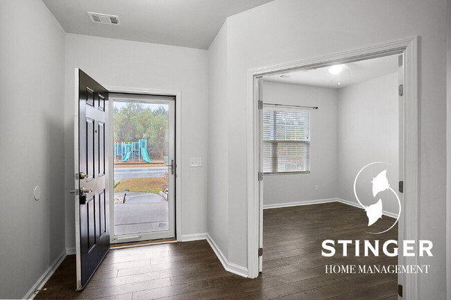 Building Photo - 108 Saluda Way