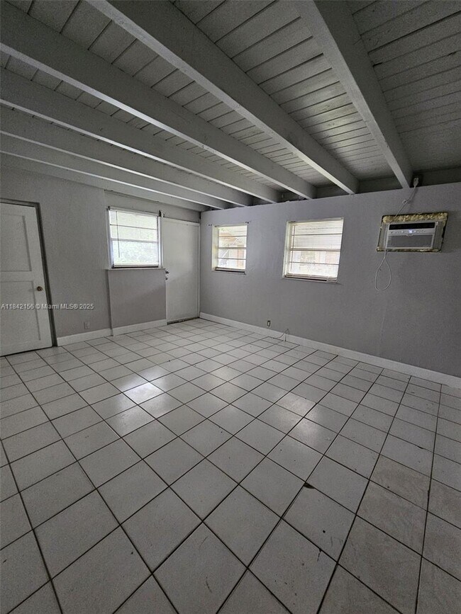 Foto del edificio - 482 NE 136th St