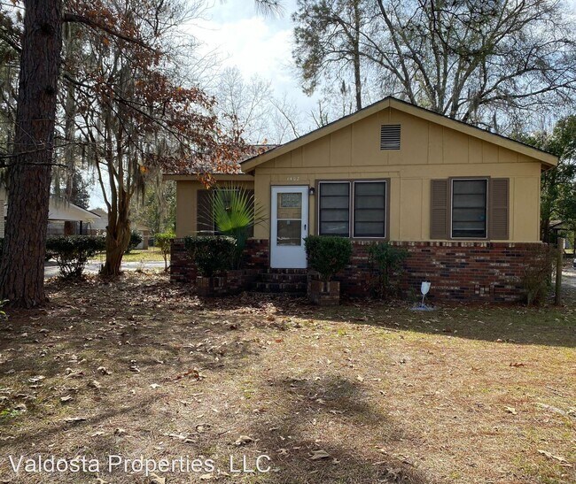 Building Photo - 3 br, 1 bath House - 1402 Lake Park Road