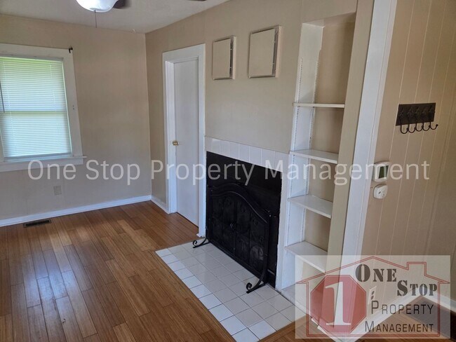 Foto del edificio - Beautiful 1 Bedroom 1 Bathroom Home in Raytown!