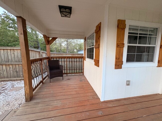 Building Photo - Private 1-Bedroom Cottage