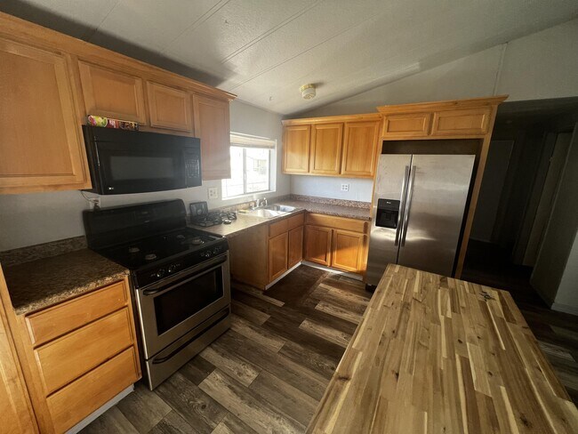 Building Photo - 667 Cherry Blossom Ln