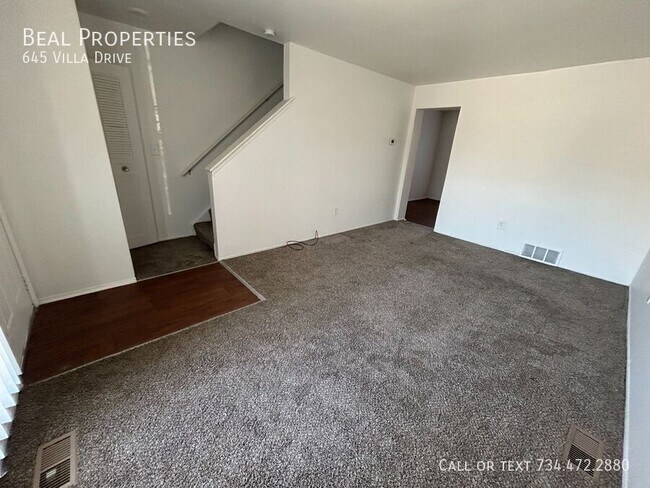 Building Photo - 645 Villa Dr