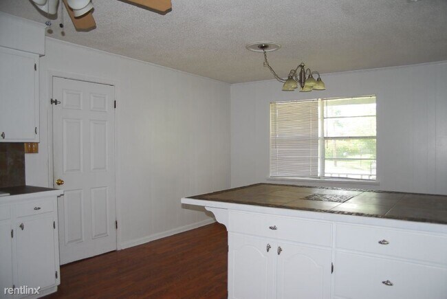 Foto del edificio - 124 Deanna St