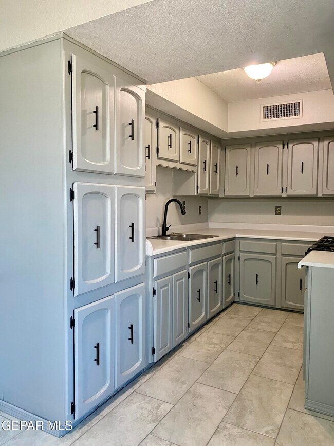 Foto del edificio - 4708 Frankfort Ave