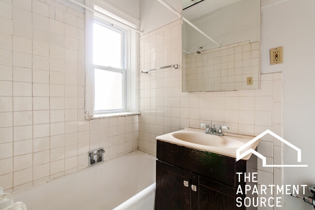 Foto del edificio - 2151 N Fremont St