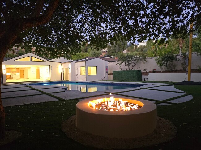 Foto del edificio - 4501 Canoga Dr