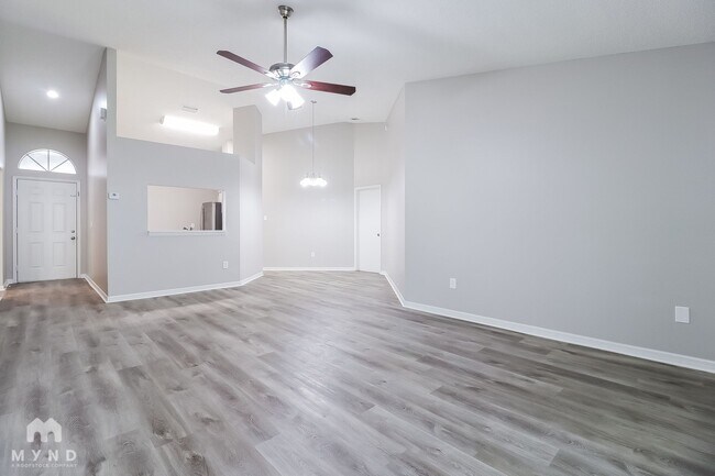 Foto del edificio - 7629 Tamarind Ave