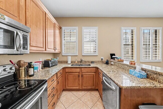 Foto del edificio - Beautiful 3-Bedroom Townhome in Westshore Yacht Club