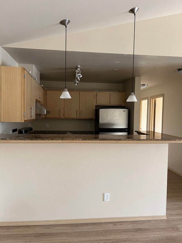 10721 Valley View Rd Unit B303, Bothell, WA 98011 Condo for Rent in