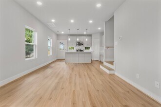 Building Photo - 1222 E 33rd St