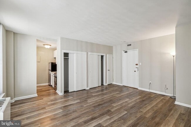 Building Photo - 135 S 19th St
