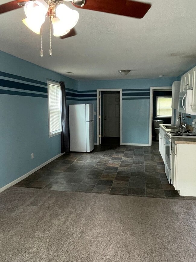 Building Photo - Charming 2 bed 1 bath home