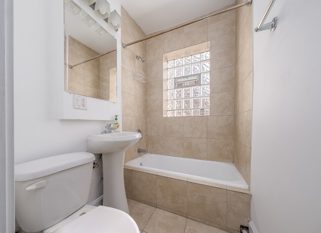 Foto del edificio - 4706 N Beacon St