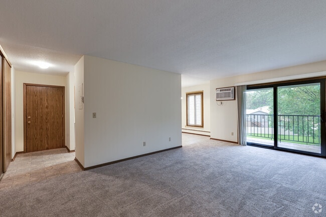 2BR, 1BA - 967SF - Living Room - Silver Oaks Court