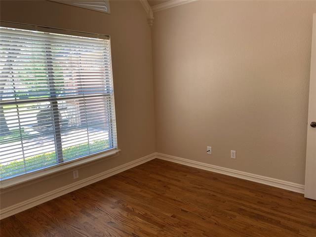 Building Photo - 213 Versailles Ln