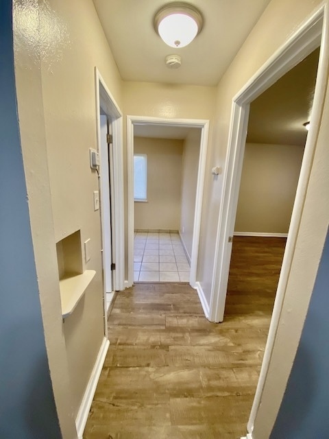 Building Photo - 1 bed 1 bath Apartment with 1-car Garage i...