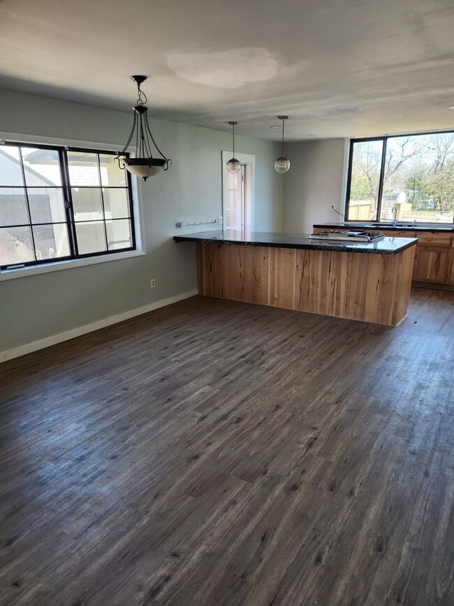 Building Photo - 3433 Willow St