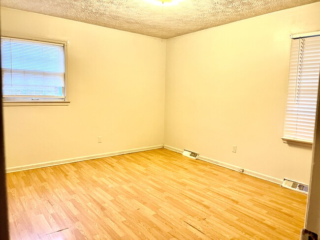 Building Photo - 3651 Niagara Dr