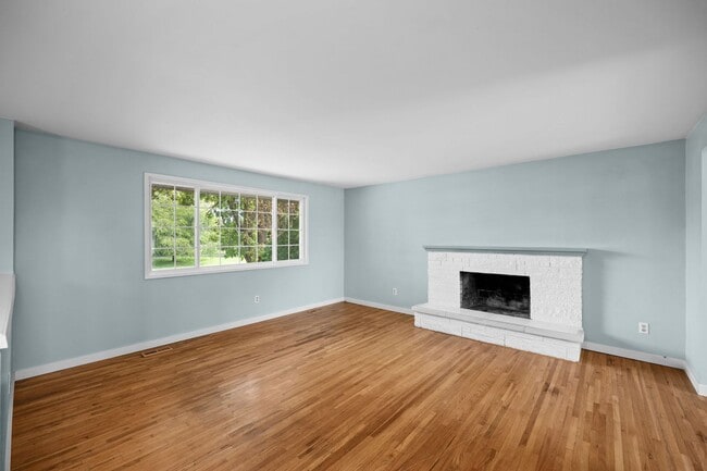 Building Photo - 4 Bedroom Northeast Spokane Home - Availab...