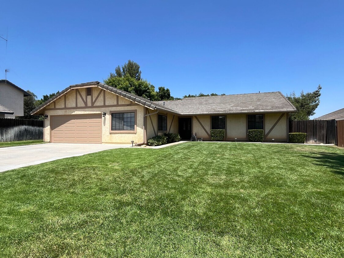 Primary Photo - Spacious 3 Bedroom, 2 Bath Home with Offic...
